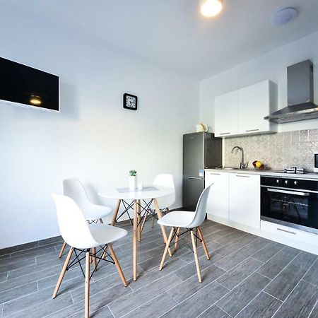 Apartmani Ab ザダル エクステリア 写真